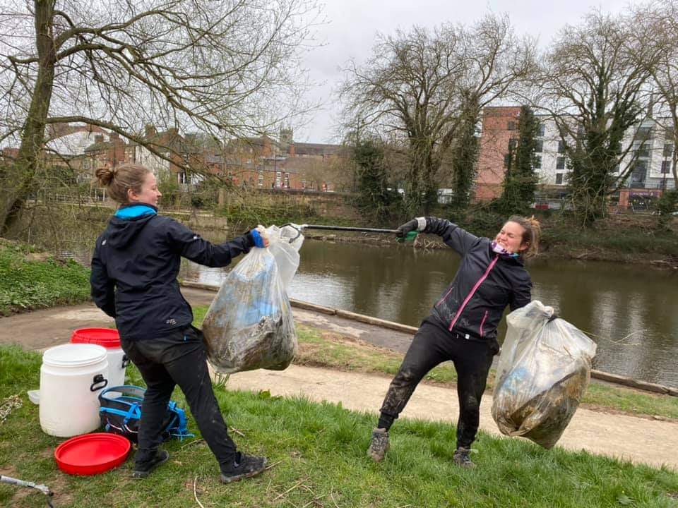 Hire a Canoe Litter Pickers in Shrewsbury Shropshire River Severn clean up