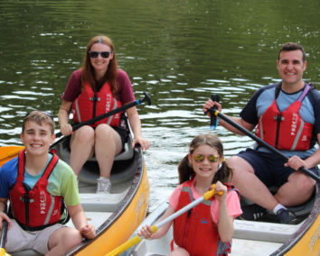 Family of 4 in a Canoe on the River Severn - Hire a Canoe
