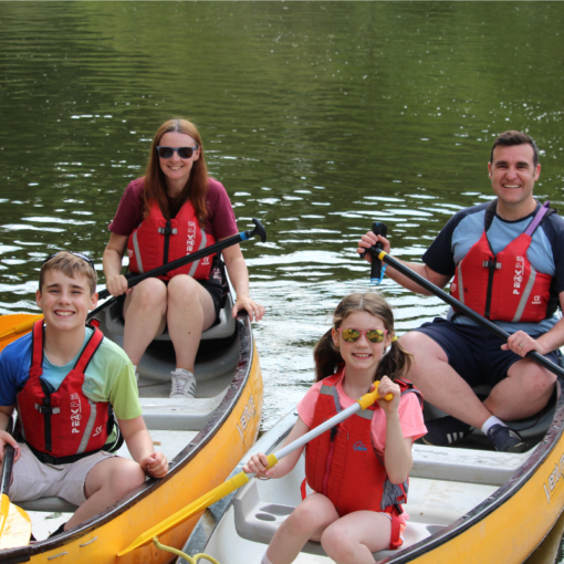 Family of 4 in a Canoe on the River Severn - Hire a Canoe
